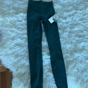 NWT sold out Vuori Dark Green Elevate Leggings
